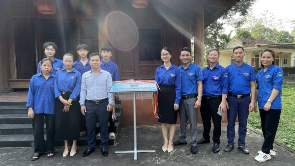 Đoàn xã ra mắt công trình thanh niên chuyển đổi số Gắn mã QR-Code tại Đền Tam Toà, xã Lộc Yên